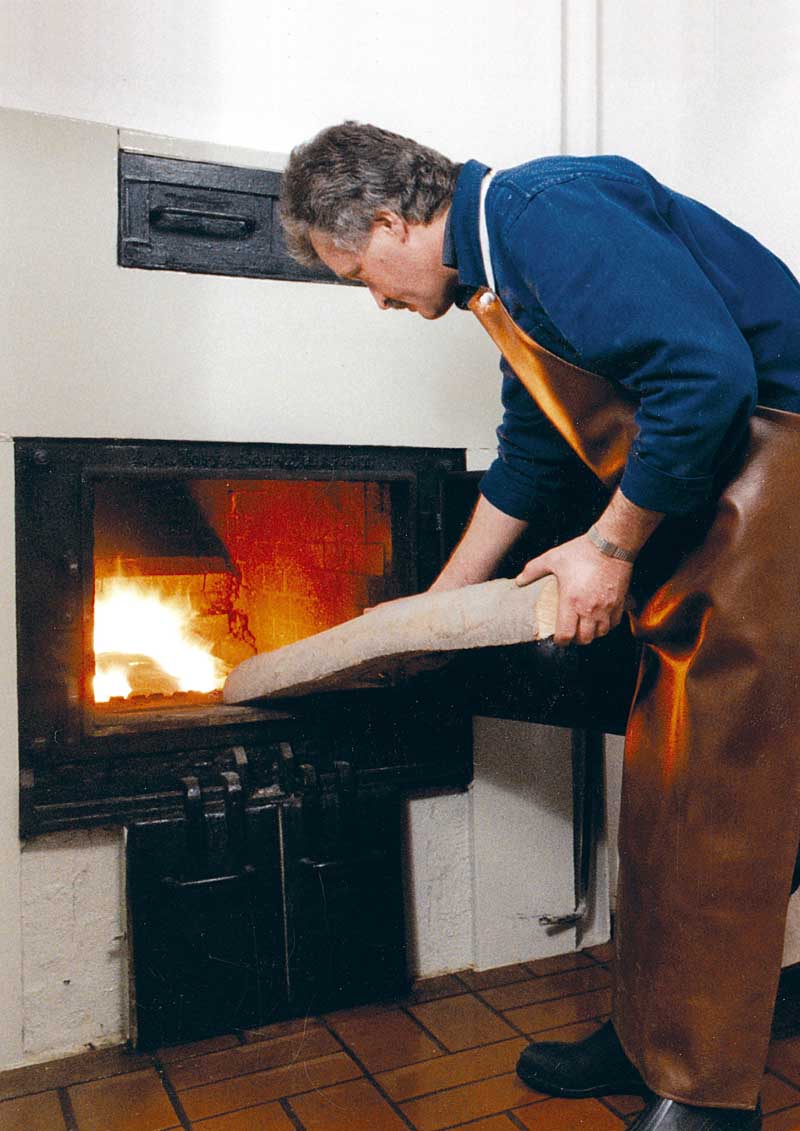 Kajenje slad nad bukovega lesa, ogenj na Schlenkerla slada hiše